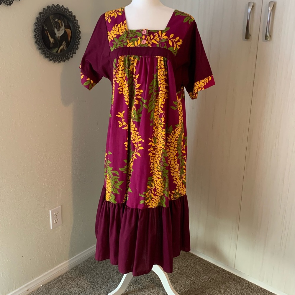 Beautiful burgundy Hawaiian dress, worn once. XL